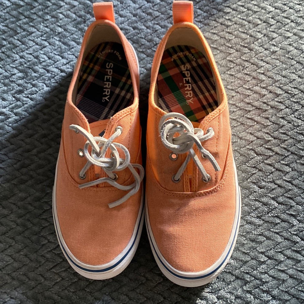 BNWOT Sperry size 6.5 women’s